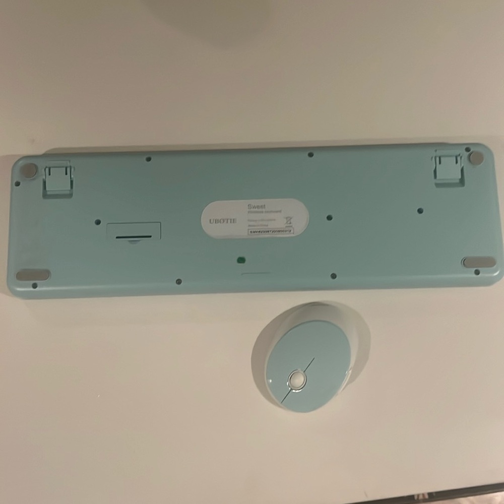 Bluetooth keyboard and mouse - Picture 3 of 3